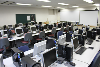 「コンピュータ実習室」