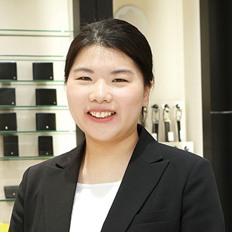 就職先 免税店販売スタッフ 空港専門大店 大阪外語専門学校、中国語・英語ビジネス専攻