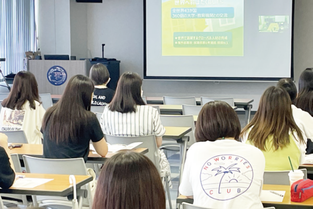 韓国留学説明会 釜山外国語大学校・釜慶大学校・漢陽大学校・建国大学校の担当者が韓国から来校。,大阪外語専門学校、韓国語・英語ビジネス専攻