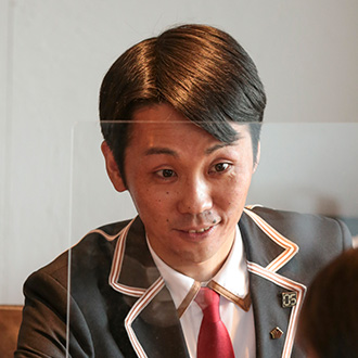 就職先 ホテルスタッフ リーガロイヤル ホテル 大阪外語専門学校、ホテル・ブライダル専攻