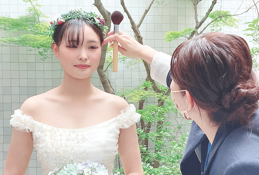 結婚式をプロデュース。大阪外語専門学校、ブライダル専攻