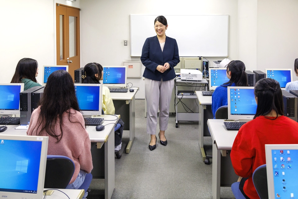 航空券予約・発券演習の様子