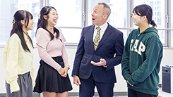 大阪外語専門学校、Englishツアー,ＯＣＦＬ卒業生がたくさん働く空港に行こう！